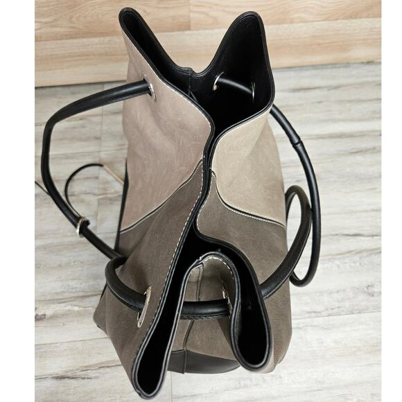 Calvin Klein Gabrianna Gray Bubble Lamb Tote Bag w/ Detachable Wristlet - Picture 5 of 11